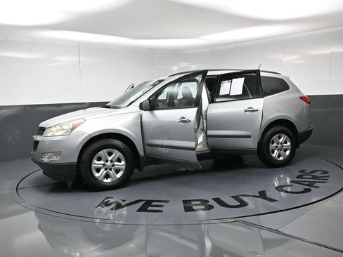 Used 2011 Chevrolet Traverse LS FWD image 21