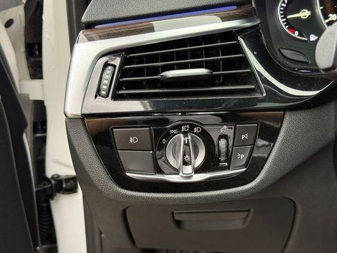 Used 2018 BMW 530e RWD image 18