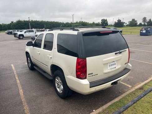 Used 2011 GMC Yukon SLT w/ SLT-2 Equipment Package AWD/4WD image 6