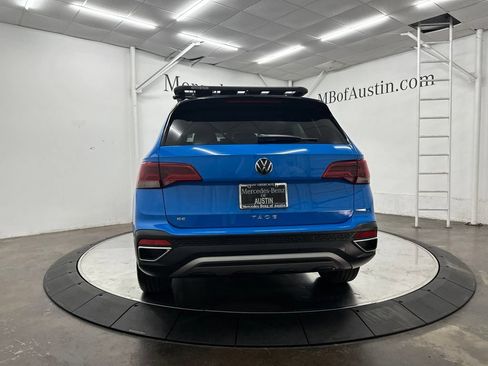 Used 2023 Volkswagen Taos SE w/ Panoramic Sunroof Package FWD image 6