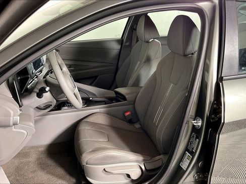 Used 2025 Hyundai Elantra Sport image 23