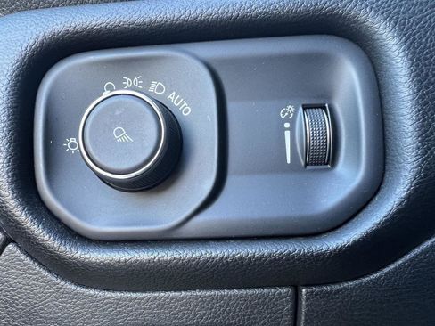 Used 2023 RAM 1500 Laramie image 32