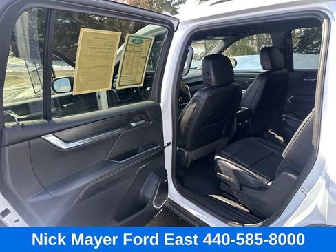 Used 2024 GMC Acadia Elevation FWD image 18