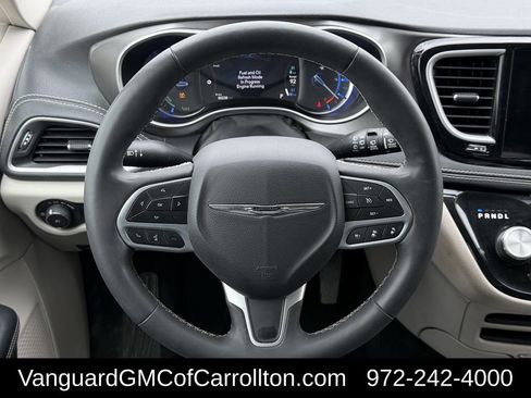 Used 2023 Chrysler Pacifica Touring-L FWD image 13