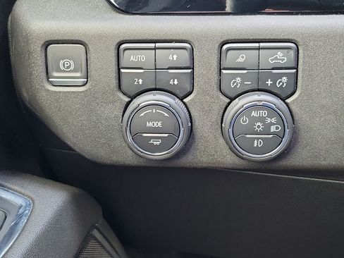 Used 2024 Chevrolet Silverado 2500 LTZ AWD/4WD image 20