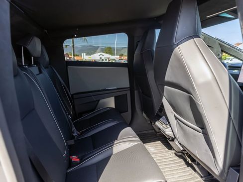 Used 2024 Tesla Cybertruck AWD Crew Cab image 33