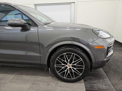 Certified 2025 Porsche Cayenne image 10