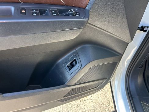 Used 2021 Volkswagen Atlas SE w/ Panoramic Sunroof Package image 13