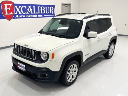 Used 2017 Jeep Renegade Latitude w/ Popular Equipment Group image 4