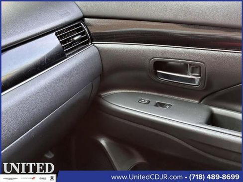 Used 2020 Mitsubishi Outlander SE image 26