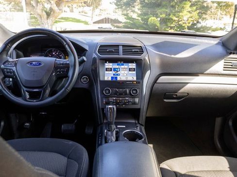Used 2018 Ford Explorer XLT w/ Equipment Group 201A image 31