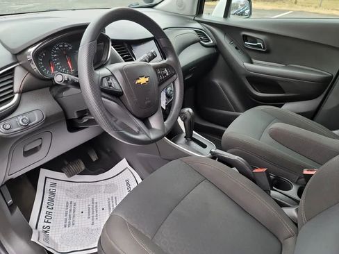 Used 2021 Chevrolet Trax LS w/ Tint and Cruise Package AWD/4WD image 10