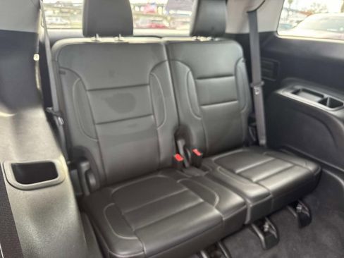 Used 2023 GMC Acadia SLT image 9