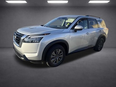 Used 2025 Nissan Pathfinder SV AWD/4WD image 2