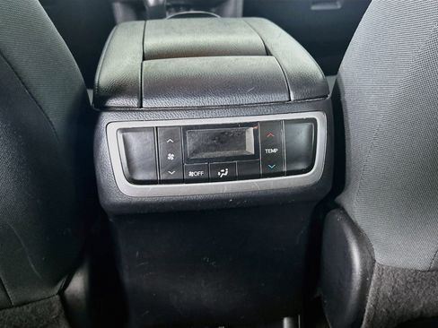 Used 2019 Toyota Highlander LE FWD image 26