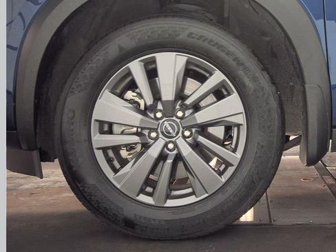 Used 2025 Nissan Pathfinder SV FWD image 9