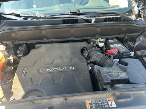 Used 2017 Lincoln MKX Reserve w/ Driver Assistance Package FWD image 16