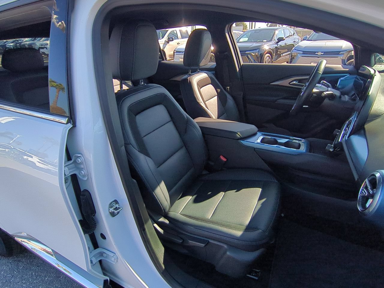 Used 2024 Chevrolet Equinox EV LT w/ LPO, Blackout Package FWD image 26