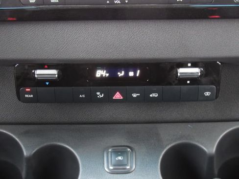 Used 2025 Mercedes-Benz Sprinter 4500 image 33