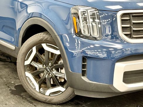 Used 2025 Kia Telluride S FWD image 4
