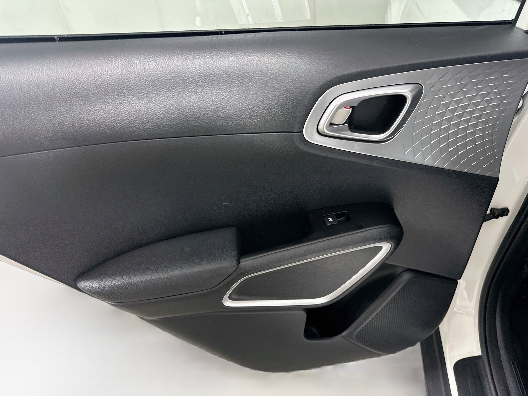 Used 2025 Kia Soul LX w/ LX Technology Package FWD image 24