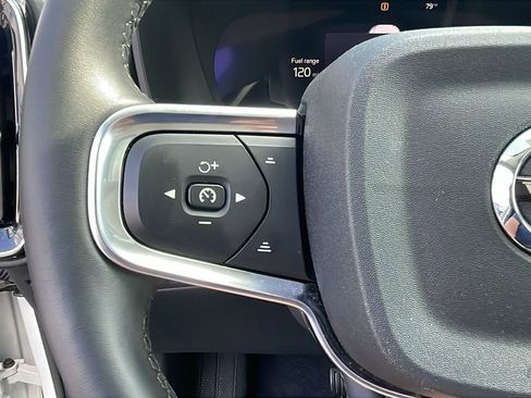 Used 2025 Volvo XC40 B5 Plus image 24