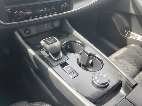 Certified 2025 Nissan Rogue SV AWD/4WD image 18