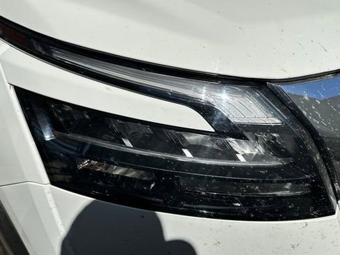 Used 2025 Nissan Pathfinder SV FWD image 10