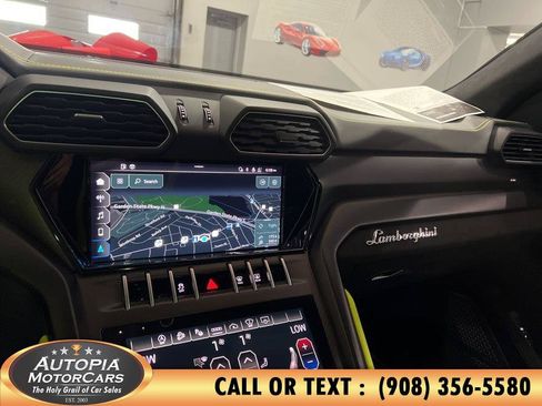 Used 2022 Lamborghini Urus AWD/4WD image 36