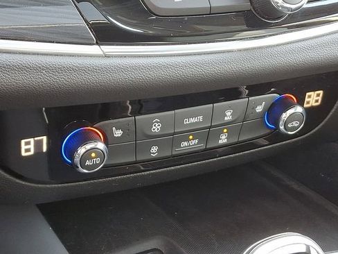 Used 2020 Buick Enclave Essence w/ LPO, Touring Package image 21