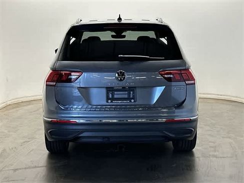 Certified 2022 Volkswagen Tiguan SE image 5