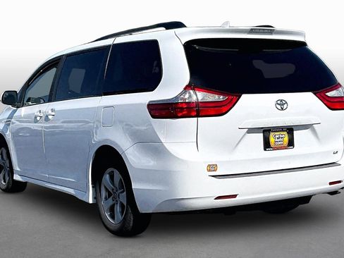 Used 2019 Toyota Sienna LE FWD image 9