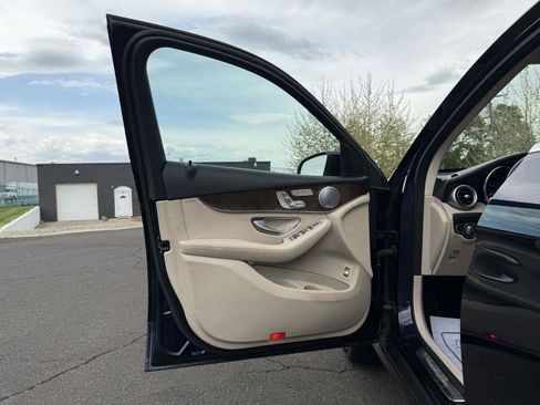 Used 2018 Mercedes-Benz GLC 300 4MATIC w/ Multimedia Package image 13