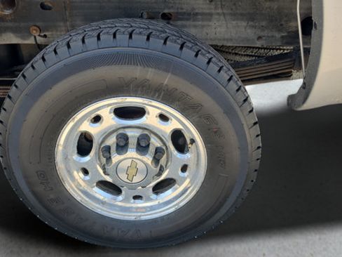 Used 2004 Chevrolet Silverado 2500 LT w/ Heavy-Duty Power Package AWD/4WD image 19