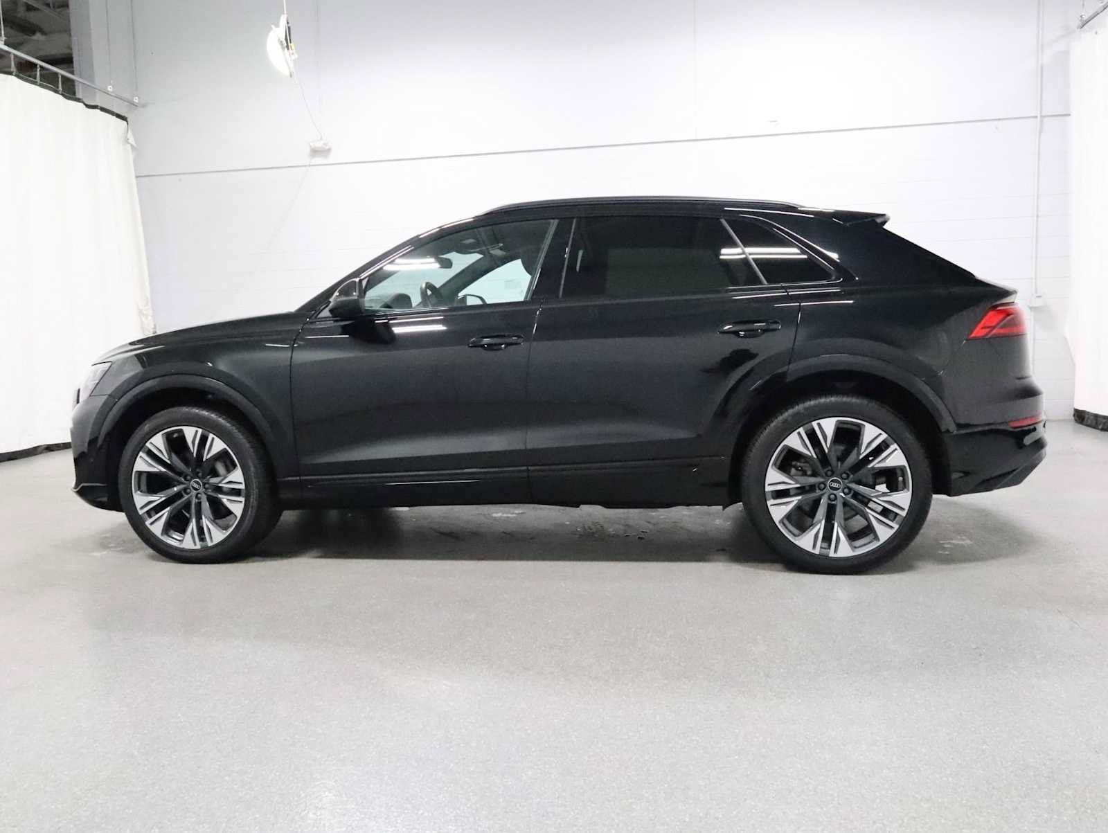 Used 2024 Audi Q8 Premium Plus AWD/4WD image 2