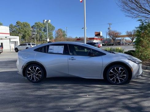 New 2026 Toyota Prius Plug-In Hybrid FWD image 9
