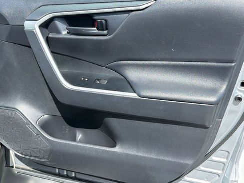 Used 2019 Toyota RAV4 LE w/ All Weather Liner Package AWD/4WD image 20