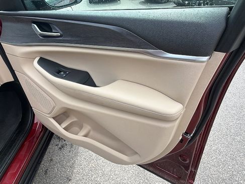 Used 2024 Jeep Grand Cherokee L Limited w/ Black Appearance Package image 18