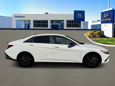 New 2026 Hyundai Elantra SEL Sport Premium FWD image 9