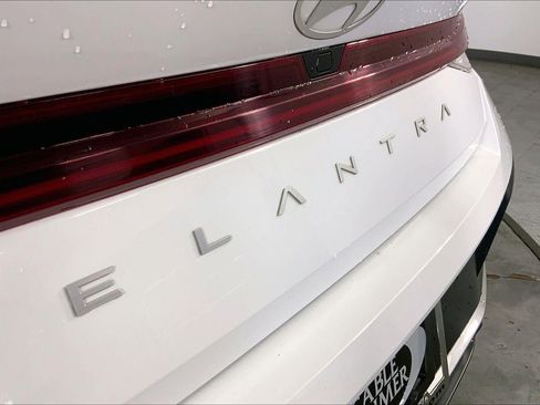 Used 2025 Hyundai Elantra SEL FWD image 8
