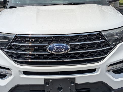 Used 2020 Ford Explorer XLT w/ Equipment Group 202A AWD/4WD image 12