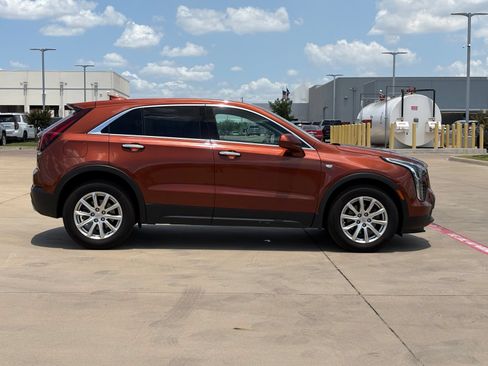 Used 2019 Cadillac XT4 Luxury w/ Cold Weather Package FWD image 8