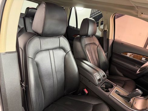 Used 2013 Lincoln MKX AWD image 25