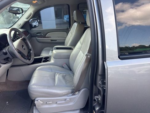 Used 2009 Chevrolet Avalanche LT RWD image 11