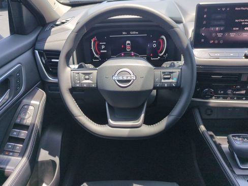 New 2025 Nissan Rogue Platinum w/ Tech Package FWD image 16