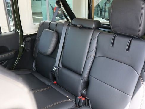 Used 2024 Jeep Wrangler Unlimited Sahara w/ Technology Group AWD/4WD image 15