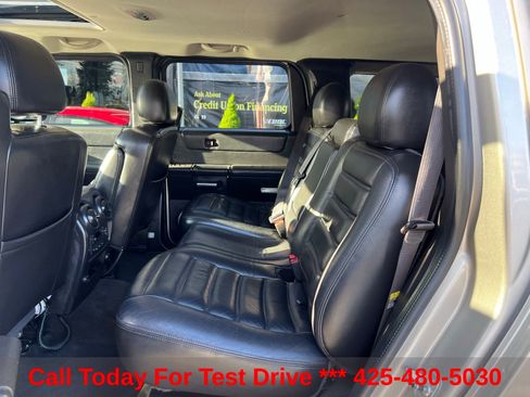 Used 2005 HUMMER H2 w/ Preferred Equipment Group AWD/4WD image 24