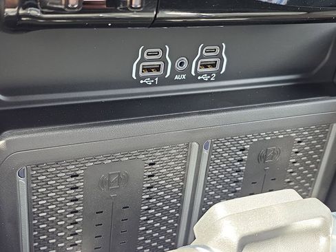 New 2025 RAM 2500 Laramie AWD/4WD image 17