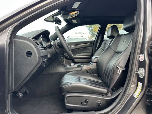 Used 2023 Chrysler 300 S image 9