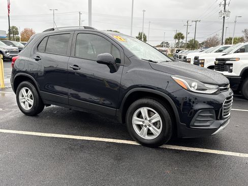 Certified 2022 Chevrolet Trax LT w/ Premium Seat Package image 17